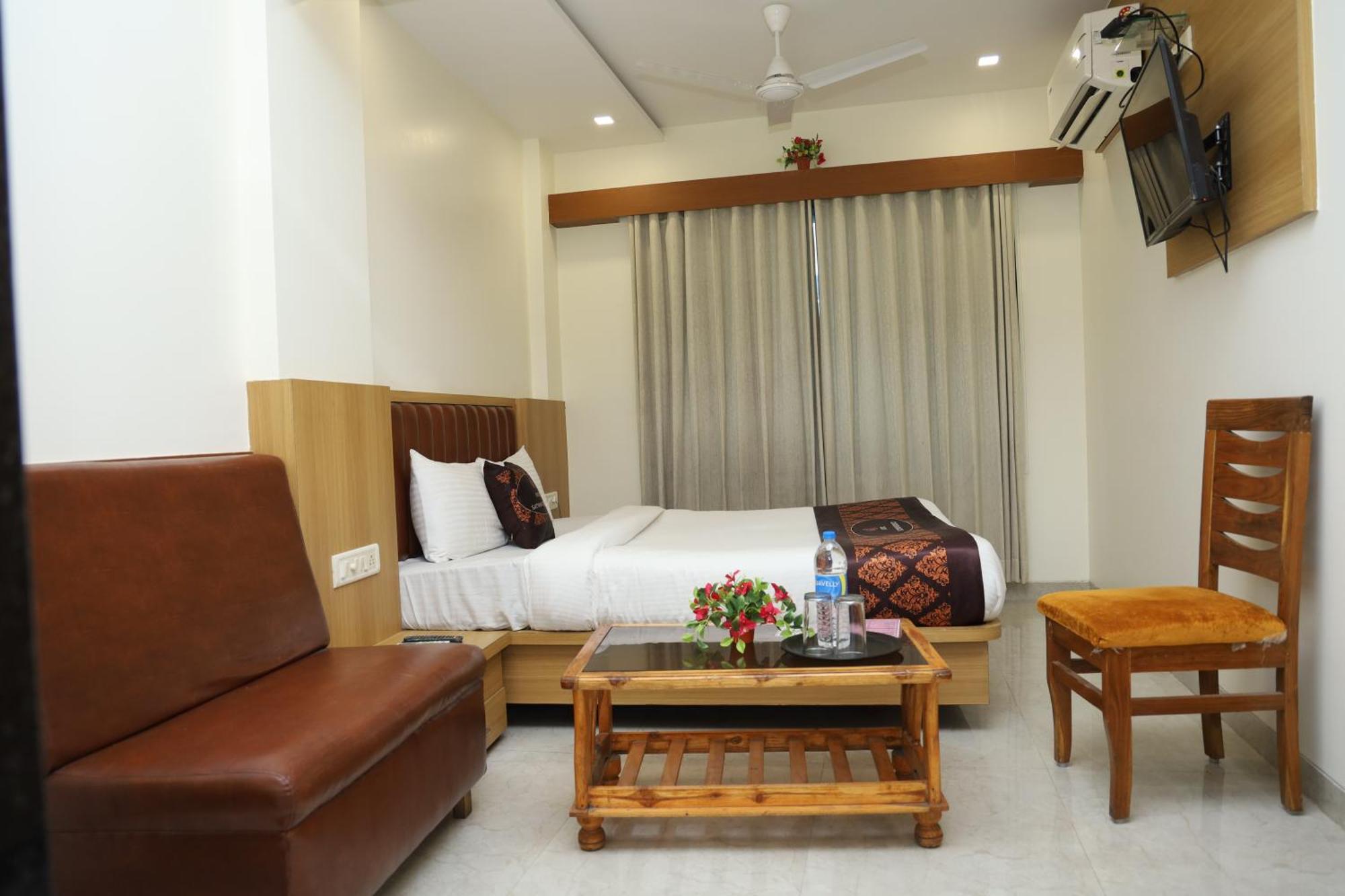 Hotel Satyam Residency Νάβι Μουμπάι Εξωτερικό φωτογραφία